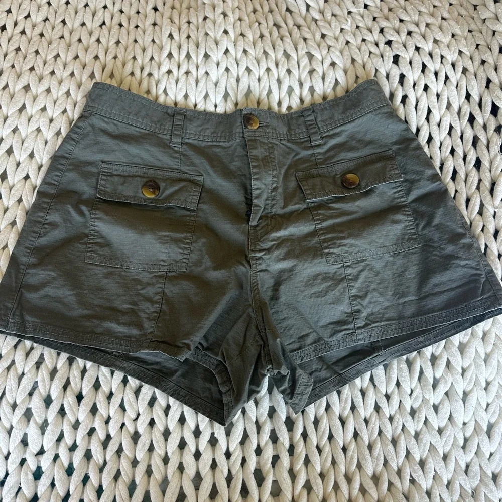 Vuori Women's Ripstop Utility Shorts army NWOT - Picture 6 of 11